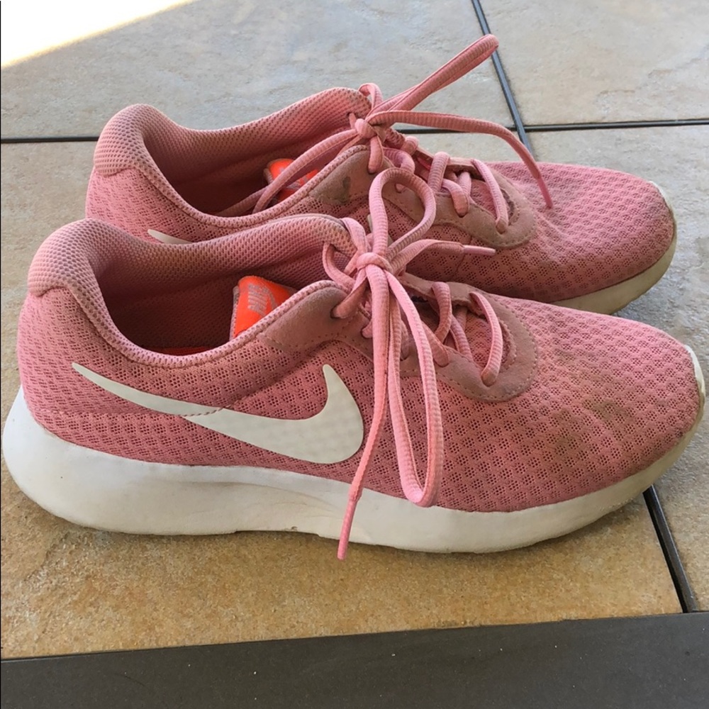 Nike tanjun sneakers